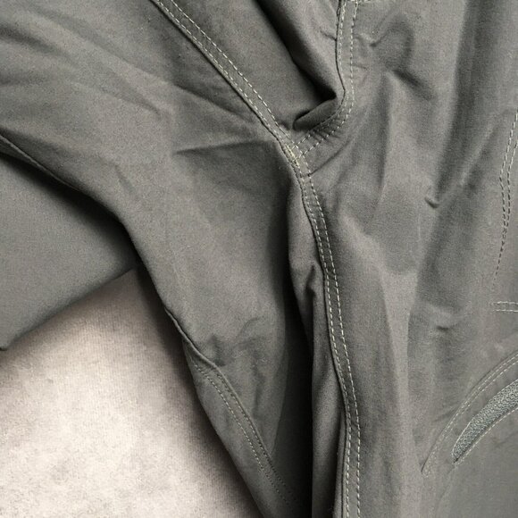 The North Face Mens Nylon‎ Cargo Shorts size 32 Gray Zipper Pockets Stretch - Picture 8 of 12